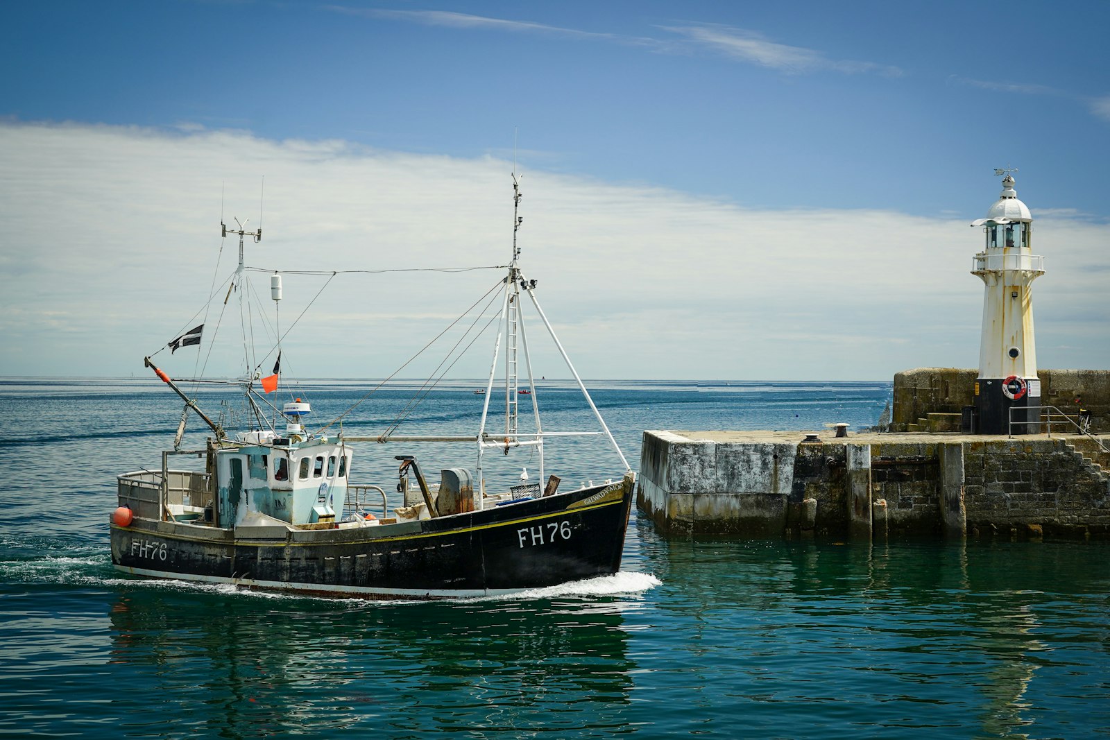 Barco pesquero en el puerto